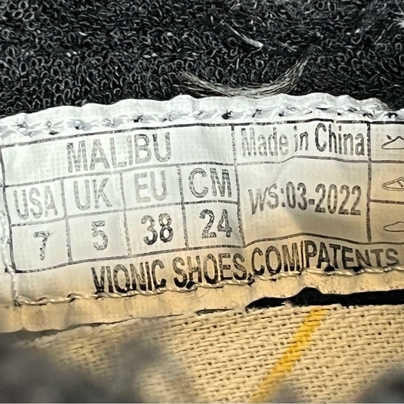 Vionic Malibu Slip On Supportive Sneaker in Black Boucle - size 7 - Picture 6 of 7